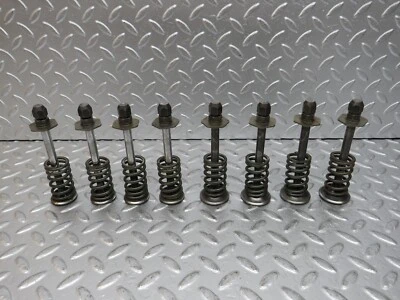 Válvula de escape del motor Mercedes-Benz W123 240D con resorte Foto 1 de 4