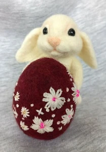 Filzhase Hase Häschen Osterei Handarbeit Stofftier Merinowolle  - Bild 1 von 5
