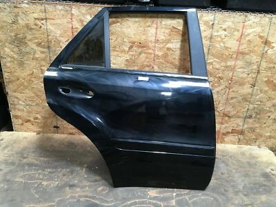 Mercedes-Benz ML350 2007 panel de carcasa de puerta del lado del pasajero trasero derecho negro OEM+ Foto 1 de 4