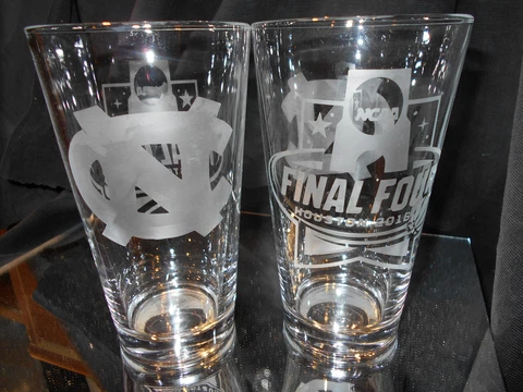 2016 FINAL FOUR NORTH CAROLINA TAR HEELS ETCHED 16 oz PINT GLASSES (2) Cover