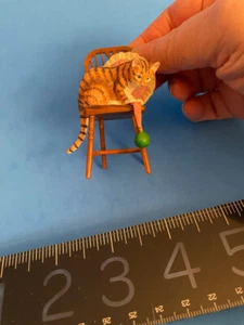 Vintage MINIATUR STUHL mit KATZE Elfenbein Katzen LESLIE ANNE 1990 ENESCO - Bild 1 von 12