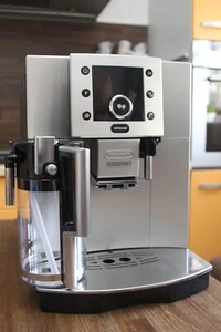 Kaffeevollautomat DeLonghi ESAM 5550.S+ 1 Jahr Gewährleistung - Bild 1 von 12