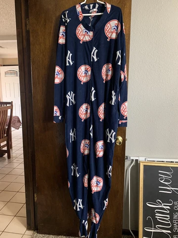 New York Yankees Pajamas One-Piece Adult Jumpsuit.  Size L/XL Nwot Cover