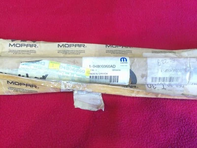 NEW OEM Chrysler 300 Front Door Belt Right Weatherstrip 04806060AD 4806060AD NOS - Изображение 1 из 4