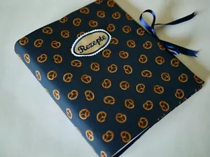Rezeptbuch Kochbuch Backbuch Ringbuch mit Buchhülle "BREZN" Stickerei bestickt - Bild 1 von 10