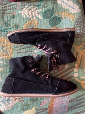 BOTA TOMS TOMBOY CHUKKA TOMBOY CUERO GAMUZA Foto 1 de 4