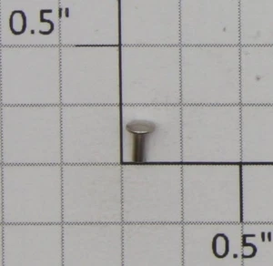 Remache Lionel 1615-62 1/16"-D x 1/8"-L (24) - Imagen 1 de 2