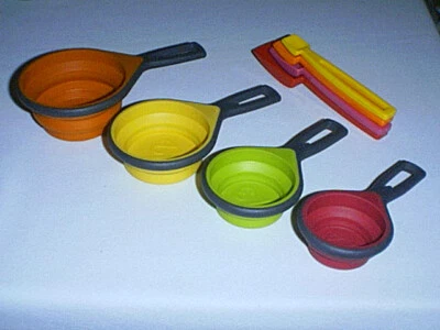 (4) Chef'n Collapsible Silicone Measuring Cups and (4) Plastic Measuring Spoons - Image 1 of 4