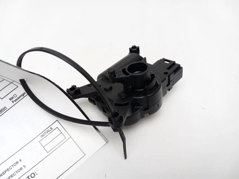 Servomotor de aleta de climatización para VOLKSWAGEN TOUAREG 2004 - 2010 OEM 52411483R03 Foto 1 de 4