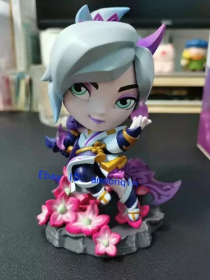 Mini estatua oficial de PVC Lol League of Legends Riven Spirit Blossom The Exile Foto 1 de 4