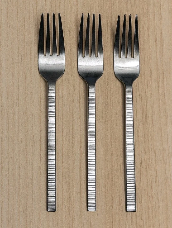 Tenedores de cena de 8" de acero inoxidable con patrón azul de Hampton Silversmiths cubiertos de 3 piezas  Foto 1 de 1