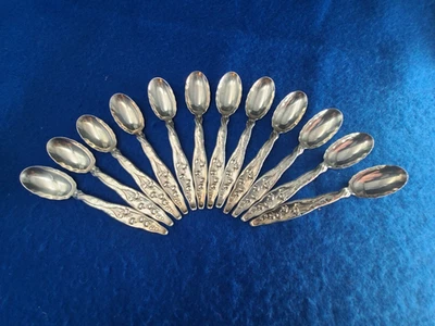 JUEGO DE DOCE CUCHARAS DE HUEVO ESTERLINA 'LIRIO DEL VALLE' de bacalaza c.1885 SIN MONO Foto 1 de 4