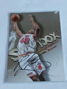 1998-99 Skybox Premium PJ Brown Autographics Heat ON CARD AUTO Signature - Picture 1 of 2