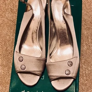 David Tate Silver Satin Open-Toe Slingbacks, Size 10.5 - Picture 1 of 1