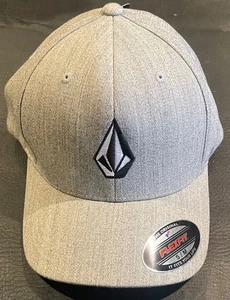 Volcom Stone eng anliegende Mütze grau S/M bestickt einfarbig 6 Panel Lüftungslöcher NEU - Bild 1 von 3