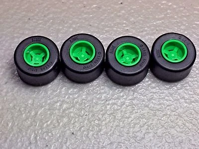 Nuevo LEGO Rueda Verde Brillante 8mm x 9mm Neumático Negro 14mm x 9mm (x4) 74967/30028 Foto 1 de 4