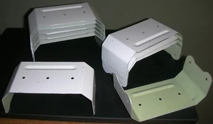 Menge 30 3" x 4" Dachrinne versteckte Fallrohr Clips weiß 0,032 Stärke Aluminium BP403 - Bild 1 von 2