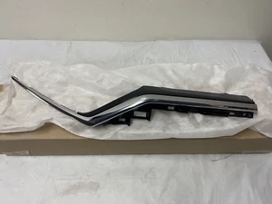 OEM 2020-2022 HONDA CR-V RIGHT UPPER GRILLE TRIM MOLDING PASSENGER 71180-TLA-A60 - Bild 1 von 1