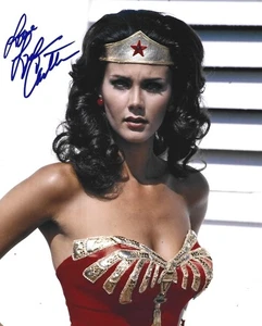 MOVIE TELEVISION LEGEND LYNDA CARTER SIGNED 8X10 WONDER WOMAN DIANA PRINCE HOT! - Picture 1 of 1