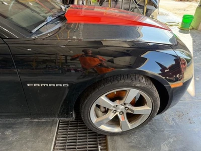 Guardabarros delantero derecho usado se adapta a: Chevrolet Camaro 2011 delantero derecho grado A Foto 1 de 4