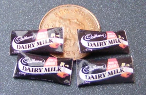 Puppenhaus Milch Schokolade Tafel Päckchen x4 Maßstab 1:12 Miniatur Süßwarenladen Tumdee - Bild 1 von 6