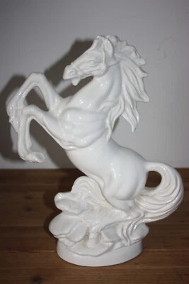 Statue Grand cheval cabré en Porcelaine blanche - Photo 1/4