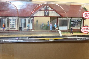 MENARDS SCALA "O" LINEA ORO STAZIONE FERROVIARIA - Foto 1 di 4