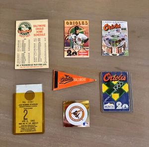 Lote de 7 calcomanías de papel de aluminio mini banderín horarios de los Orioles de Baltimore pase de estacionamiento - Imagen 1 de 1