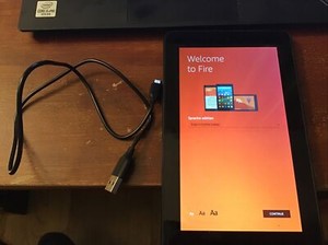 Amazon Kindle Fire 5th Gen WiFi, 7", 8GB - Excellent Condition + Charging Cable