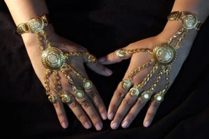 Ethnic Indian Gold Plated Designer Haath Panja Bracelet Wedding Hand Harness - Picture 1 of 10