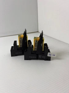 IDEC RU4S-D-D24 with SY4S-05E1G1 - Picture 1 of 7