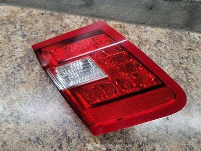 10-13 Mercedes W212 E300 E350 E550 TAILLIGHT LED LID MOUNT A2129060158 DRIVER  - Image 1 of 4