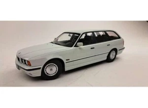 BMW 5-series Touring E34, white 1996 Triple9 1800404 coche modelo 1:18 nuevo embalaje original - Imagen 1 de 2