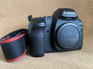 Canon EOS 5D MK Mark II DSLR Camera Body Only Canon Battery & Canon Charger