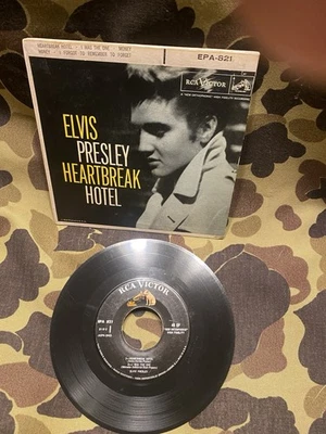 ELVIS PRESLEY: heartbreak hotel RCA 7"  45 RPM EPA 821 Vinyl - Image 1 of 2