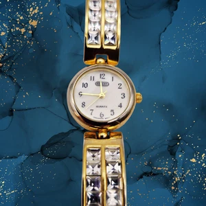 VTG Regent Women’s Quartz Wristwatch, Gold Tone with Rhinestone Accents - Picture 1 of 11