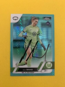 Tarjeta Aqua Refractor UWCL firmada por la marca Jule con certificado de autenticidad - Wolfsburg / Alemania Mujeres - Imagen 1 de 1