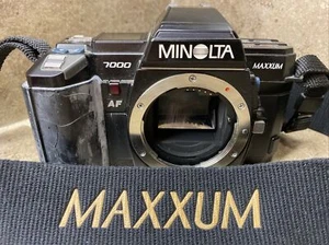 Vintage Minolta Maxxum 7000 AF 35mm SLR Film Camera BODY, *UNTESTED* w/STRAP! - Picture 1 of 7