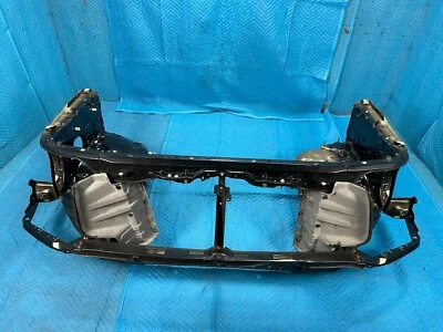 Soporte de radiador delantero Toyota Tundra con deflectores, delantales diestro y derecho 2014-2021 OEM Foto 1 de 4