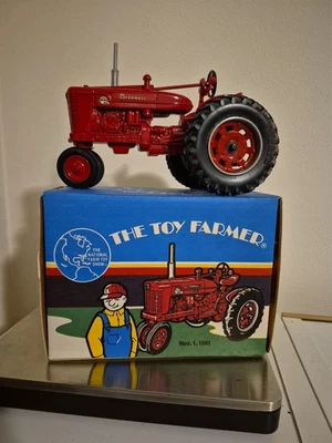 1:16 Ertl Farmall Super MTA Diesel Diecast Tractor Nov 1991 Farm Toy Show NIB - Image 1 of 4