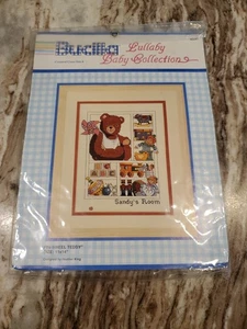 Kit de punto de cruz Bucilla Lullaby Baby Collection Pin-Wheel Teddy 40241 - Imagen 1 de 3