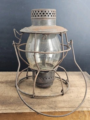 CLEVELAND CINCINNATI CHICAGO & St LOUIS RAILWAY LANTERN HANDLAN C.C.C&StLRy - Image 1 of 4