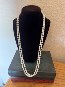 Collana di perle vintage LUNGA 55” colore bianco vetro latte? Tenuta BELLA - Foto 1 di 4