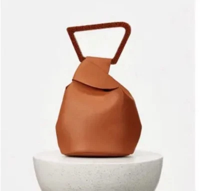 Moda Bolso Patrón Cocodrilo Forma Marea Leopardo Acrílico Soporte Cubo Lirio de Mar Foto 1 de 4