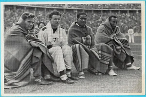 JESSE OWENS - Olympic Games 1936 Berlin ... before the start - old German card - Picture 1 of 2