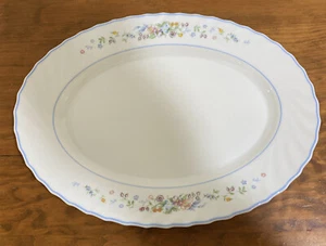 Arcopal *Victoria* Serving Platter / Plate - Milk Glass -France 34.5cm long - Picture 1 of 3