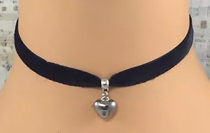 Gargantilla/Collar Terciopelo Negro Pequeño Plateado Corazón Colgante Gótico Priscila - Imagen 1 de 7