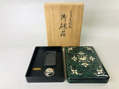 Y7249 BOX Mother-of-pearl Raden Makie Suzuri case signed box Japan antique - Image 1 of 4