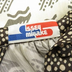 ISSEY MIYAKE Tops Women 241206333 - Picture 1 of 10