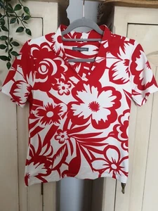 Laura Ashley Size 8 Ped Ivory Floral Short Sleeve Jersey Top - Picture 1 of 5